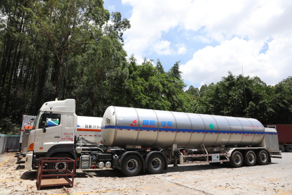 Food-grade carbon dioxide tank